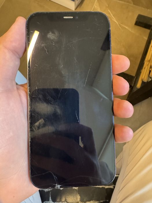 Продавам използвани iphone 6 и iphone 12