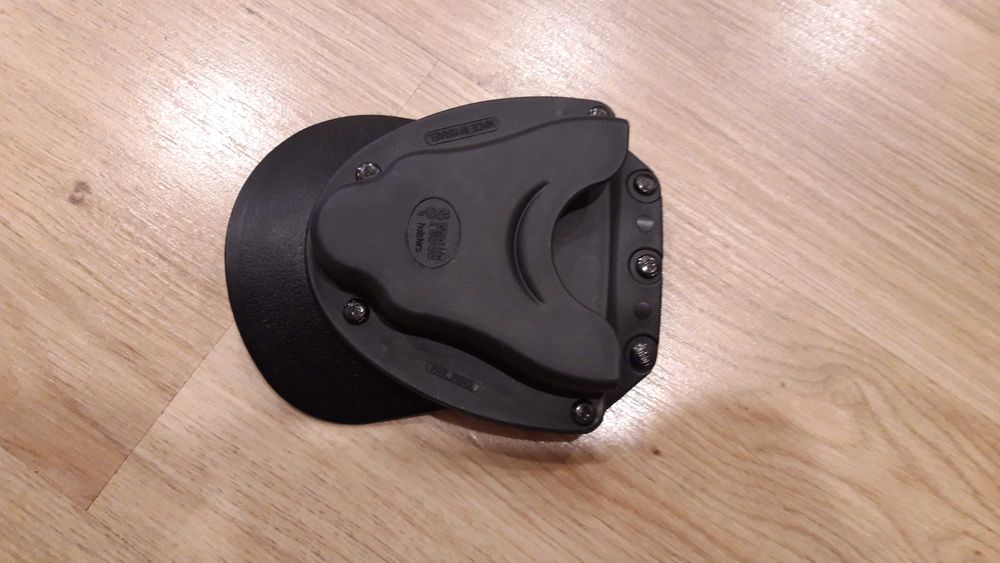 Тактически кобур/холдер за белезници