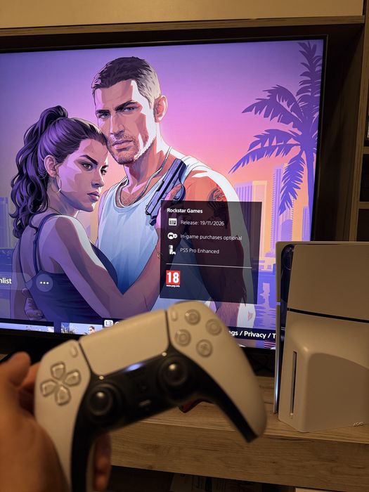 Vând PlayStation 5 Slim Disc Edition + 2 Manete DualSense + Jocuri GTA V & FC 26
