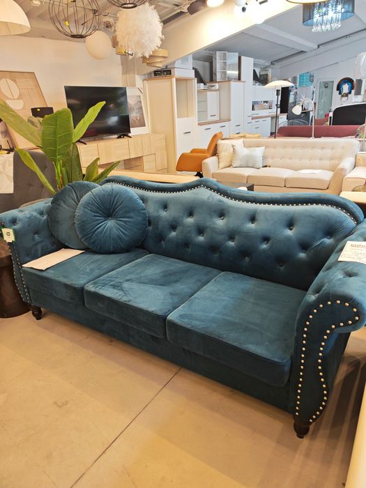 Canapea fixă, model Chesterfield