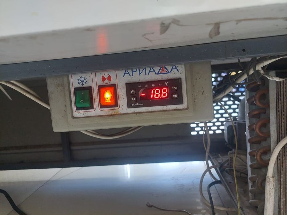 Продам морозильную витрину