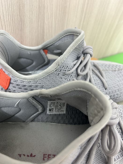 Кроссовки , изи