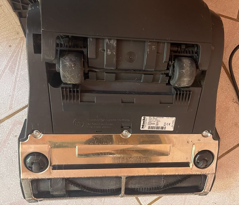 Aspirator Miele S7510 cu perii