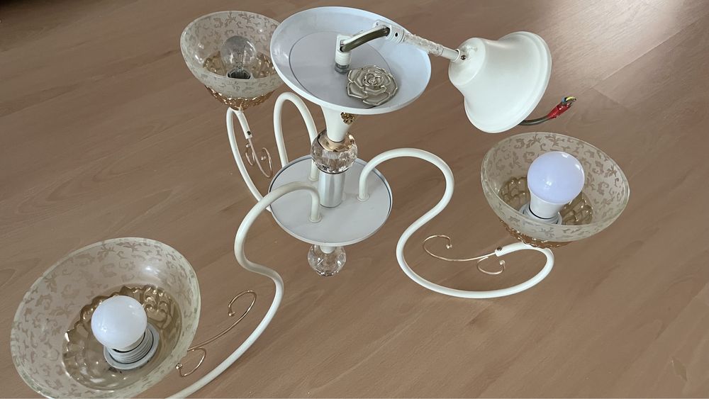 Продам люстру