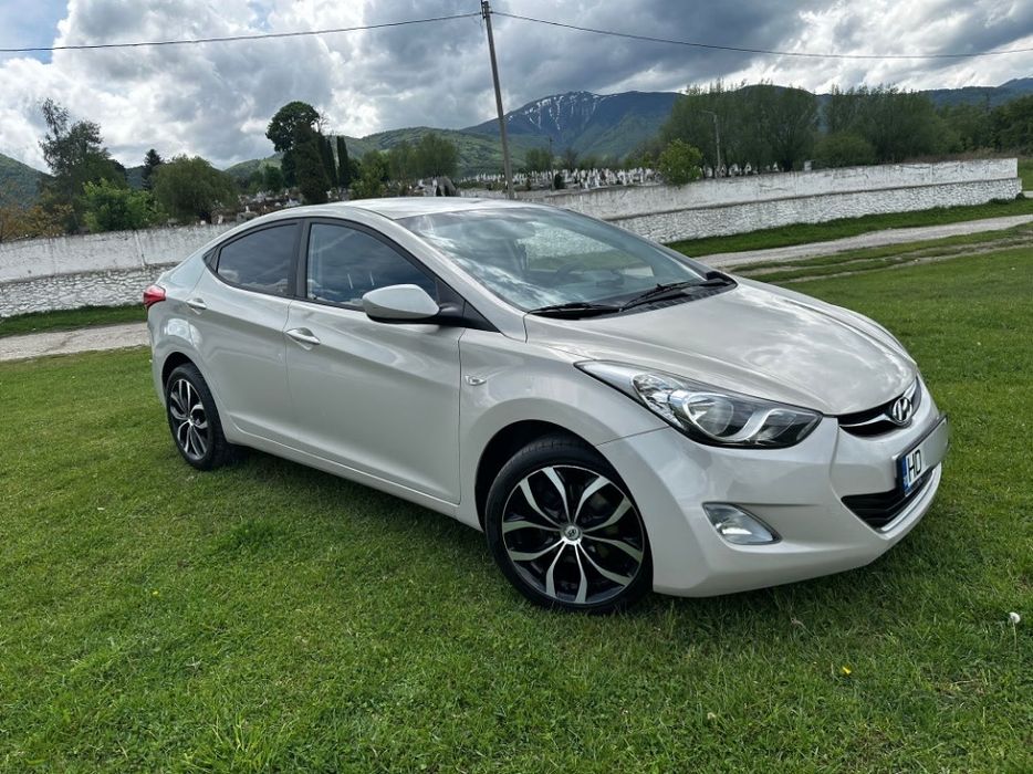 Hyundai elantra,an 2012,benzina +gpl,taxe la zi