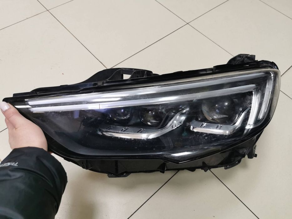 Opel Insignia 2018 ляв фар