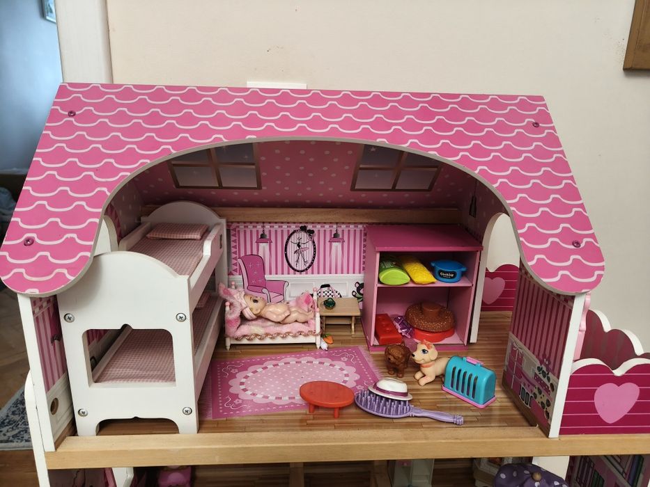 Căsuță de Păpuși din Lemn – 3 Etaje, Complet Mobilată + Accesorii Cado