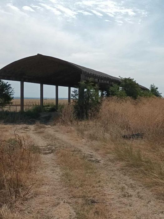 Продава се Промишлена сграда в с. Радишево, Област Плевен - 32000 кв.м за 0 €/кв.м - Снимка #5