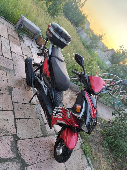 Скутер 150 кубов