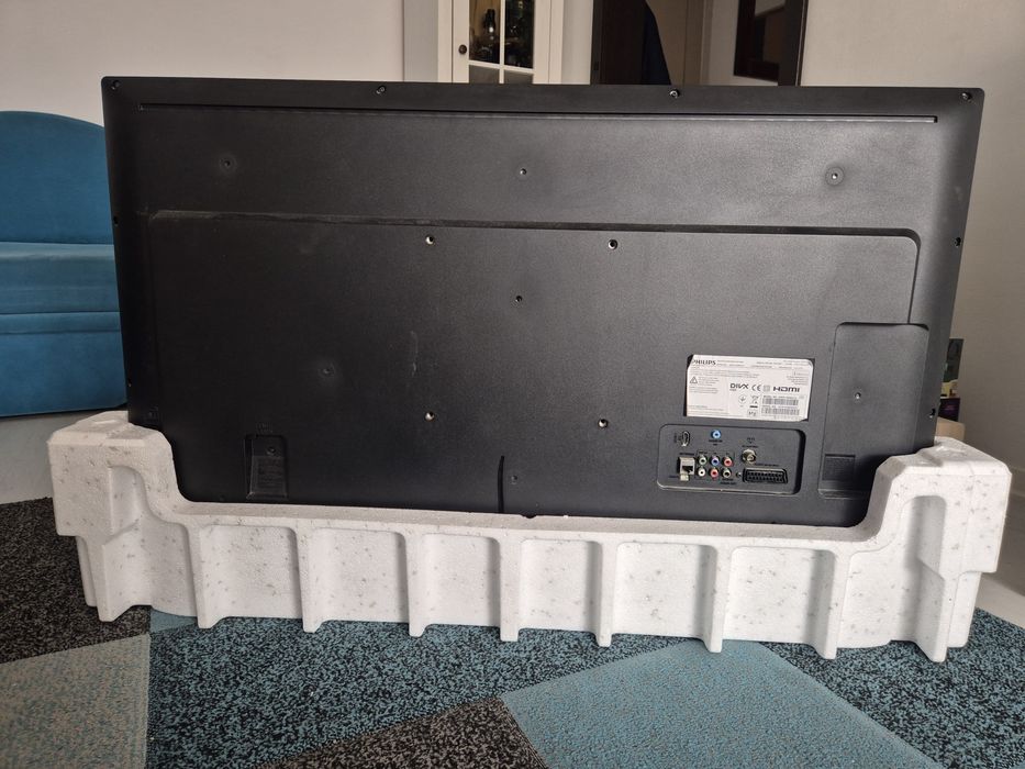Televizor Philips cu diagonala de 110