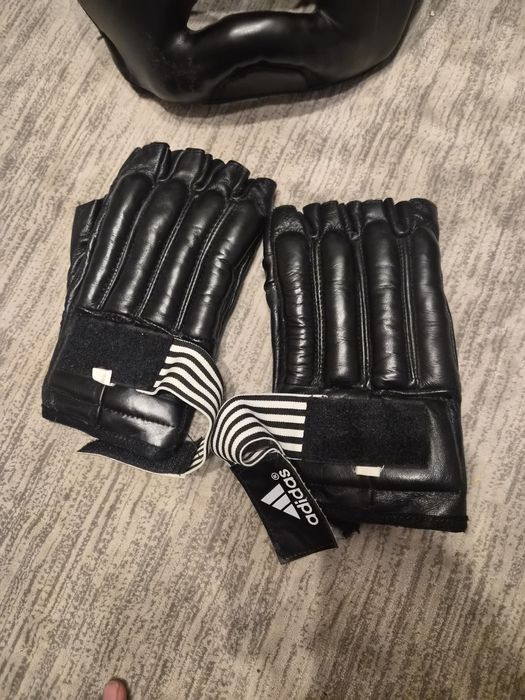 Перчатки,шлем,для бокса