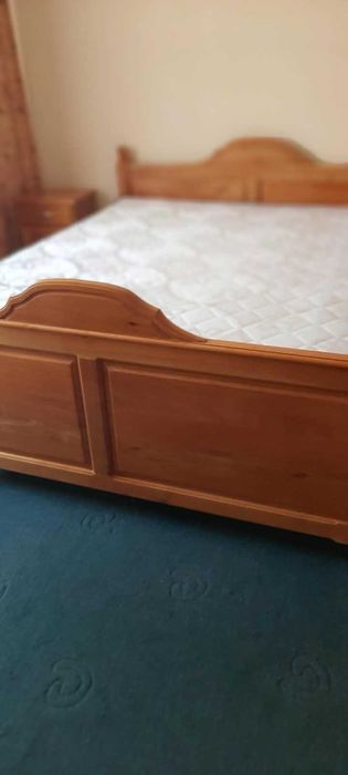 Mobila dormitor din lemn de cires lacuit