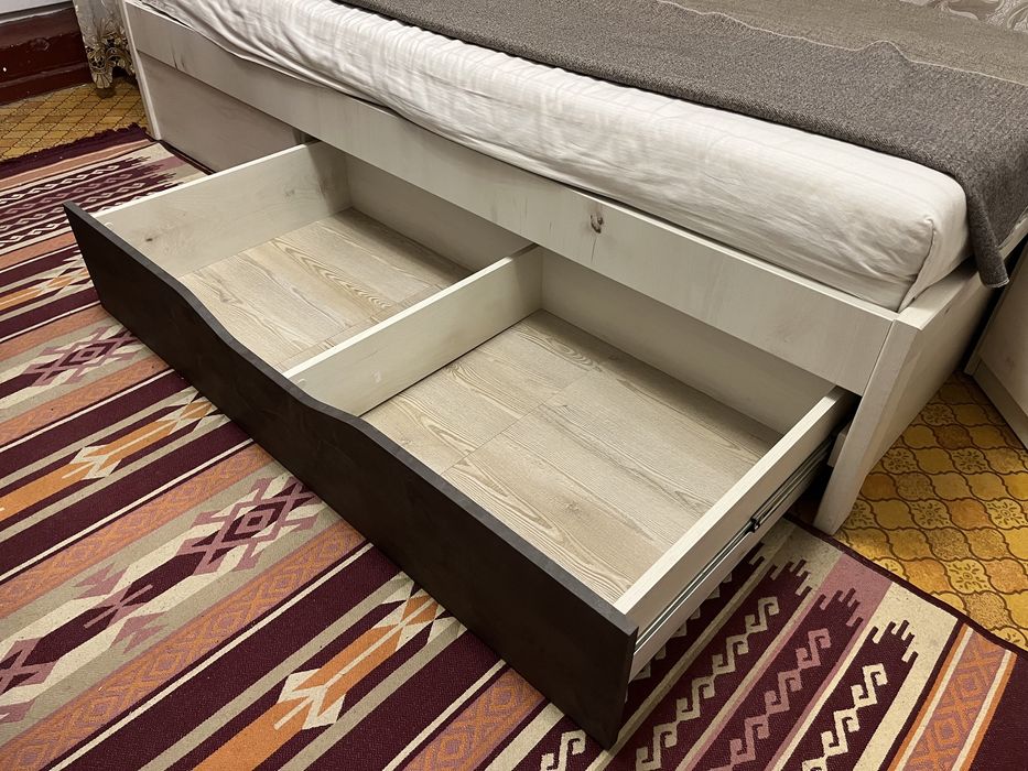 Продам кровать с матрасом