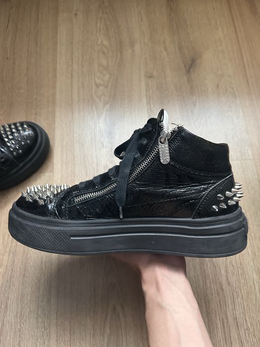 Sarbu atelier spikes