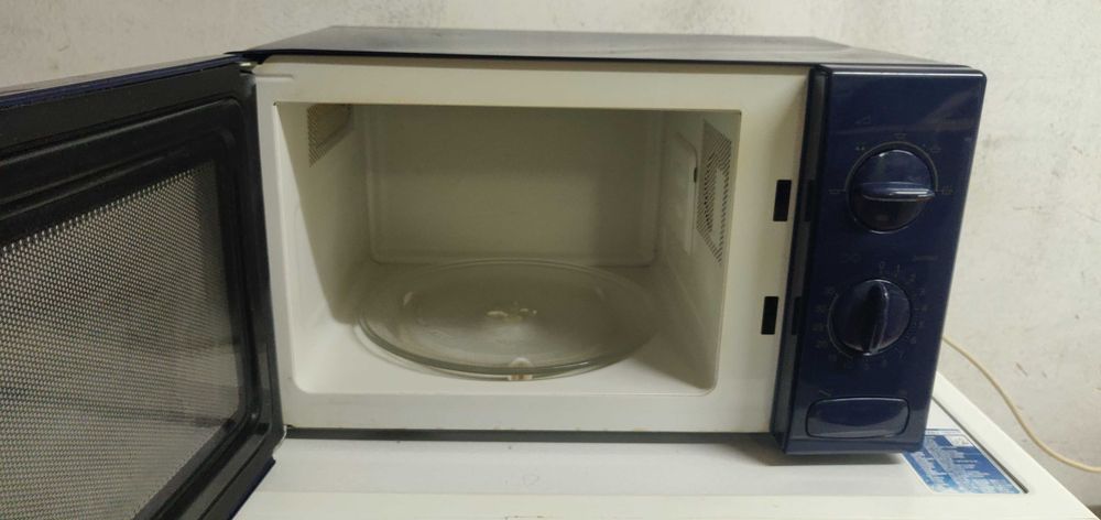 Cuptor cu microunde Privileg