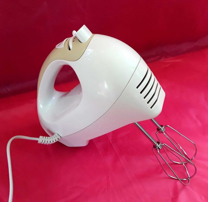 Mixer de mână SIMBO, ALB, 5Viteze, functie turbo,4 palete NOU - 60 Lei