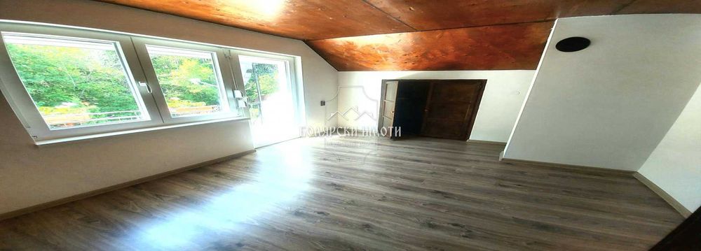 Дава се под наем Къща в с. Арбанаси, Област Велико Търново - 200 кв.м за 750 € - Снимка #12