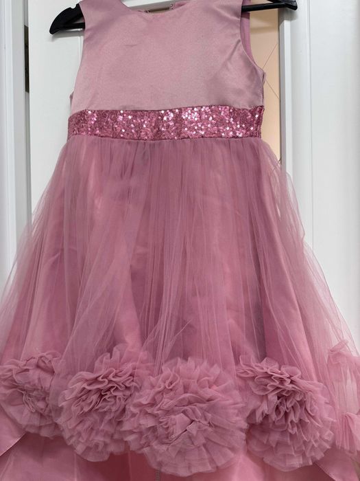 продам платье на девочку