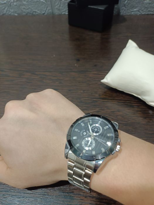 Продам отличные часы