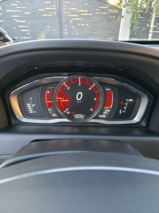 VOLVO XC60 2015 — imagine 5