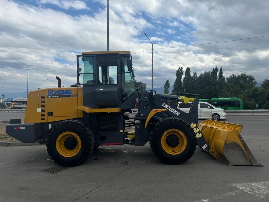 погрузчик 3в 1. Петушок трактор