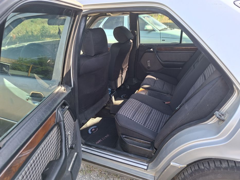 Mercedes-Benz E230