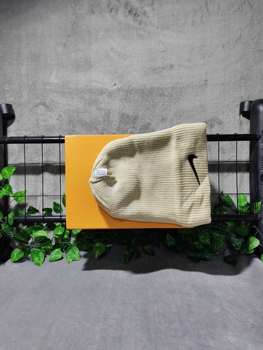 Fes Nike culoare crem