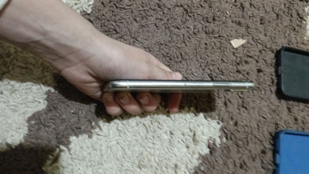 Vând iPhone xs spart fata spate