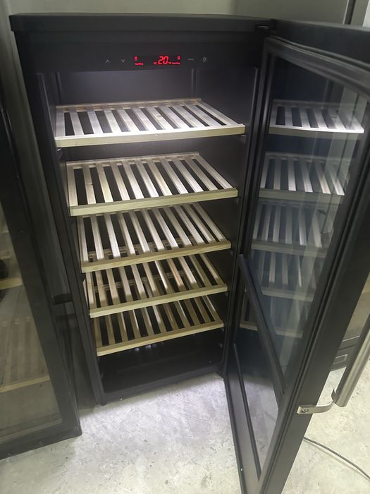 Хладилна витрина за вино