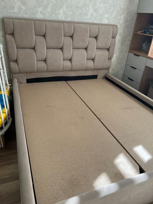 Двухспальная кровать