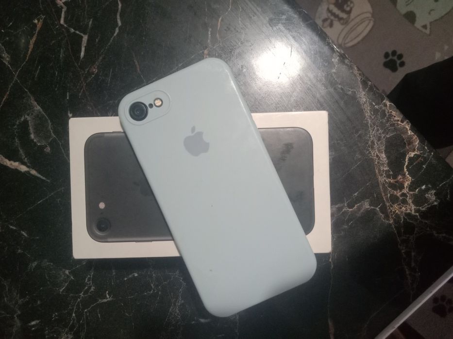 Продам Айфон 7 32гб
