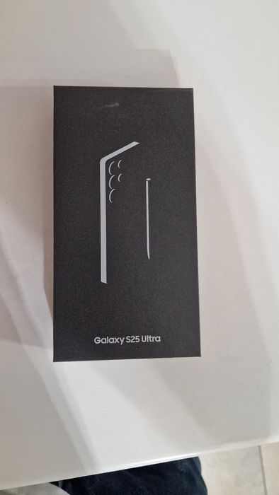 Vând Samsung S25 Ultra 512gb