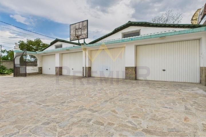 Къща в Варна-м-т Траката площ 500 цена 850000