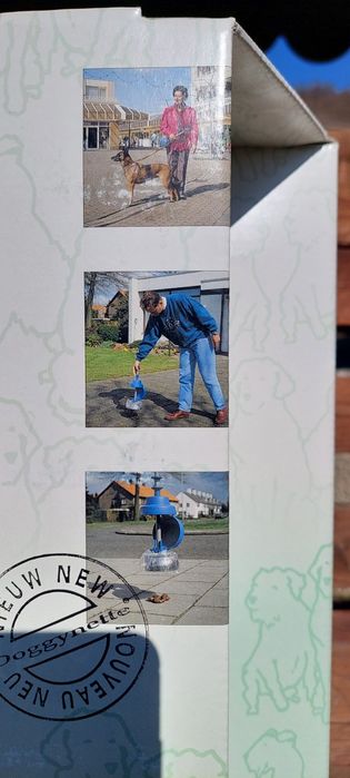 Dispozitiv pentru adunat excremente pentru caine