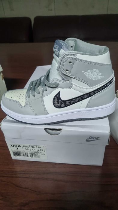 Кросовки женские