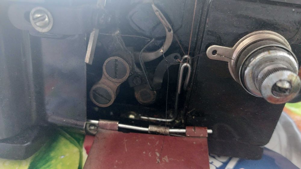 Обверлок  трехниточный ,Китай