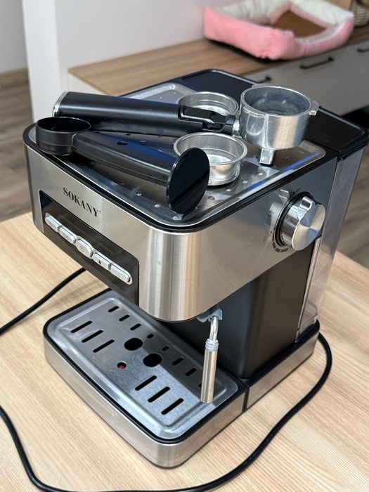 Продам кофемашинку Sokany