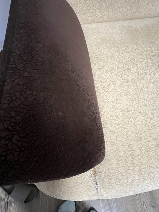 Canapea extensibila + 2 tabureti cadou