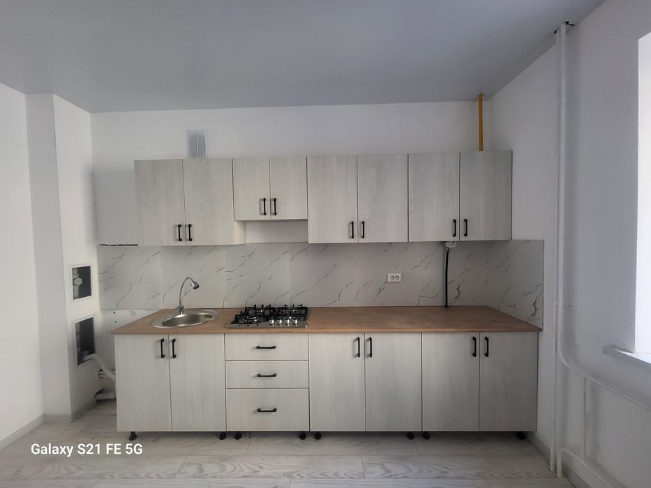 Продам кухонный гарнитур 2 мет