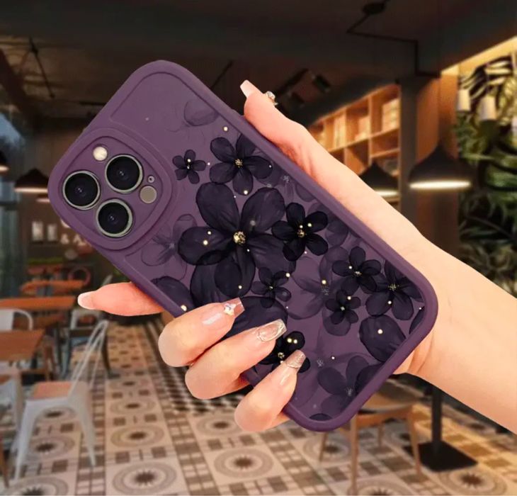 Чехлы для iPhone 13.