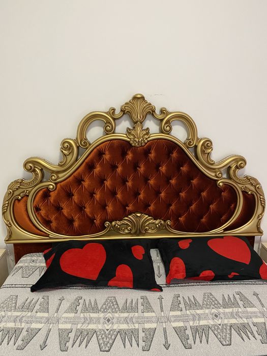 Vand mobila dormitor:pat +noptiere+sistem de lumini