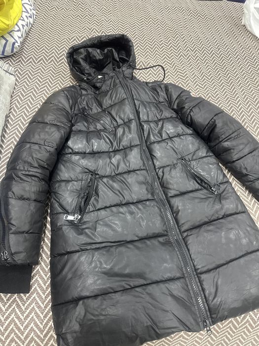 Отдам белые рубашки на мальчика !