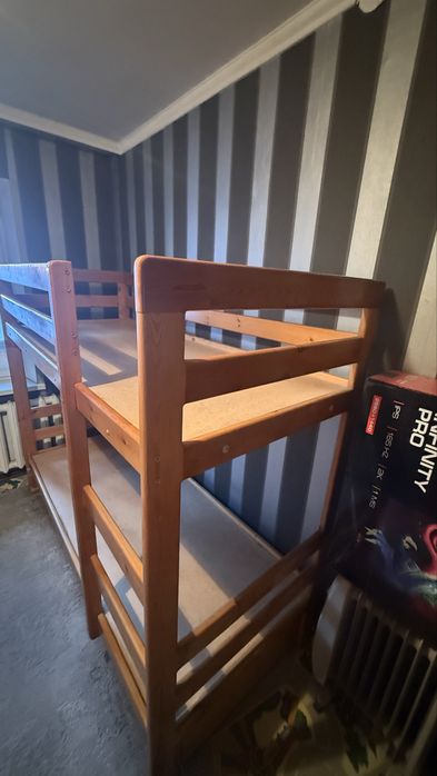 Продам двухъярусную кровать