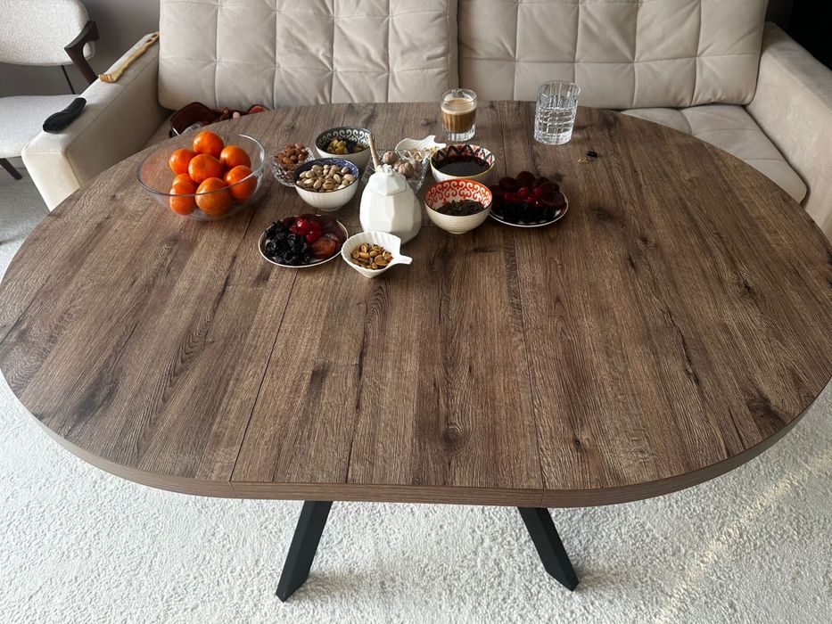 Стол куханный в идиальном состоянии