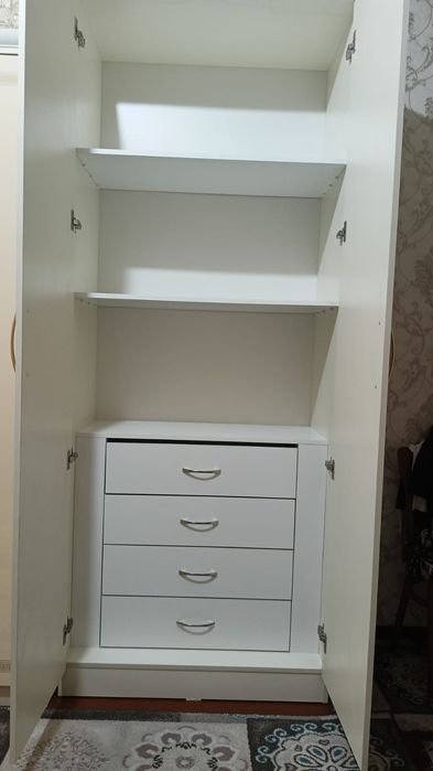 Новый шкаф продается