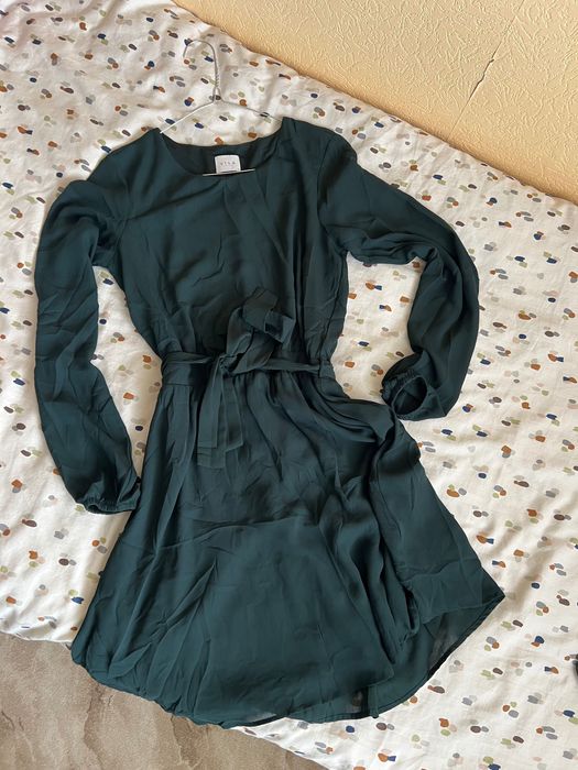 Тъмно зелена рокля Vila