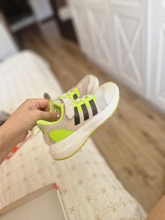 Кроссовки адидас