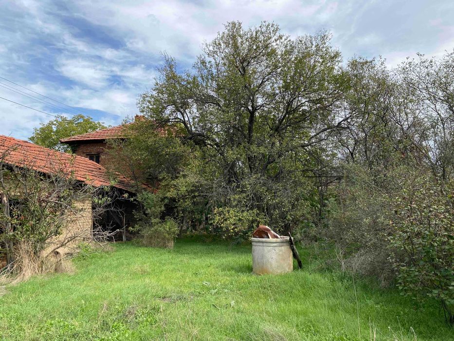 КЪЩА с РЗП 120 кв.м., двор 5.200 дка, село Марино поле
