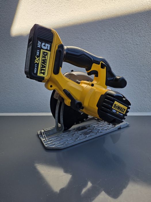 Circular Dewalt DCS-391