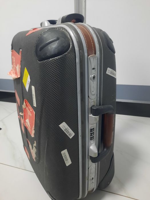 Дорожный чемодан б/у